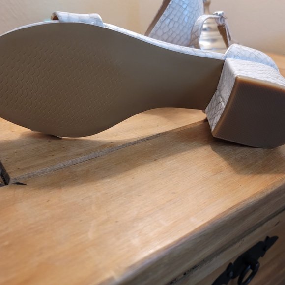 NWT Steve Madden Renee White and Grey Heels - Picture 5 of 14